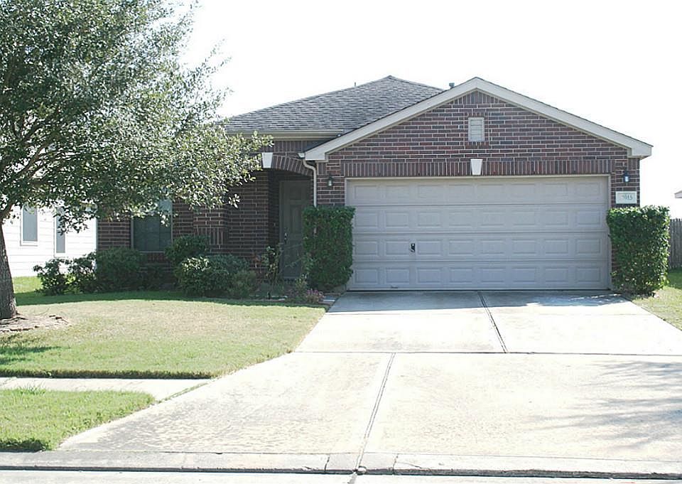 1st image of 17015 Hilton Hollow Dr