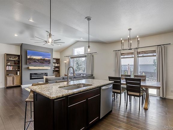 5th image of 904 Pioneer Drive