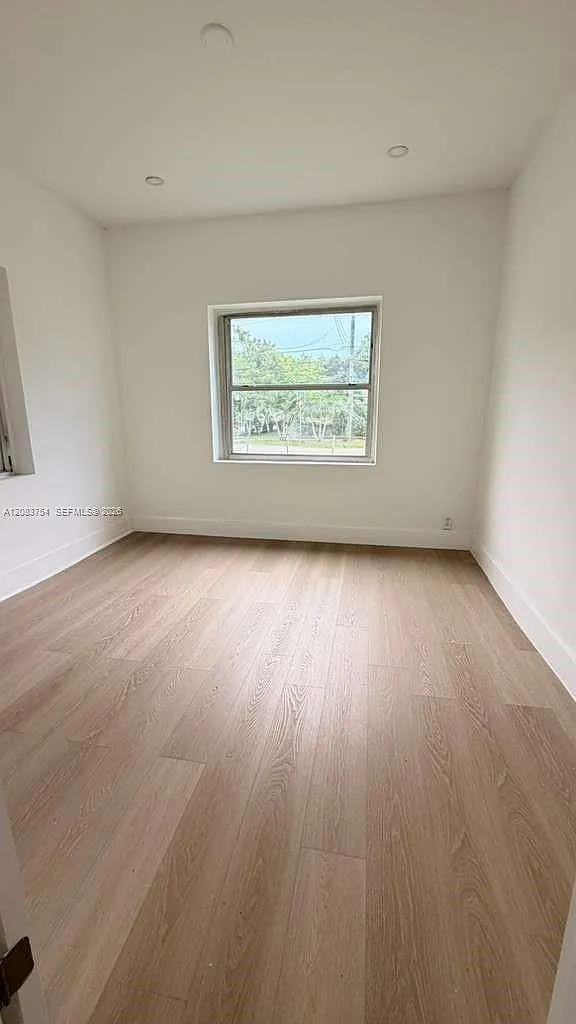 Melrose Heights 3rd Addn — Photo 4