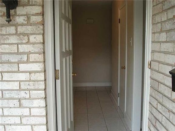 3rd image of 3801 Taft Pkwy