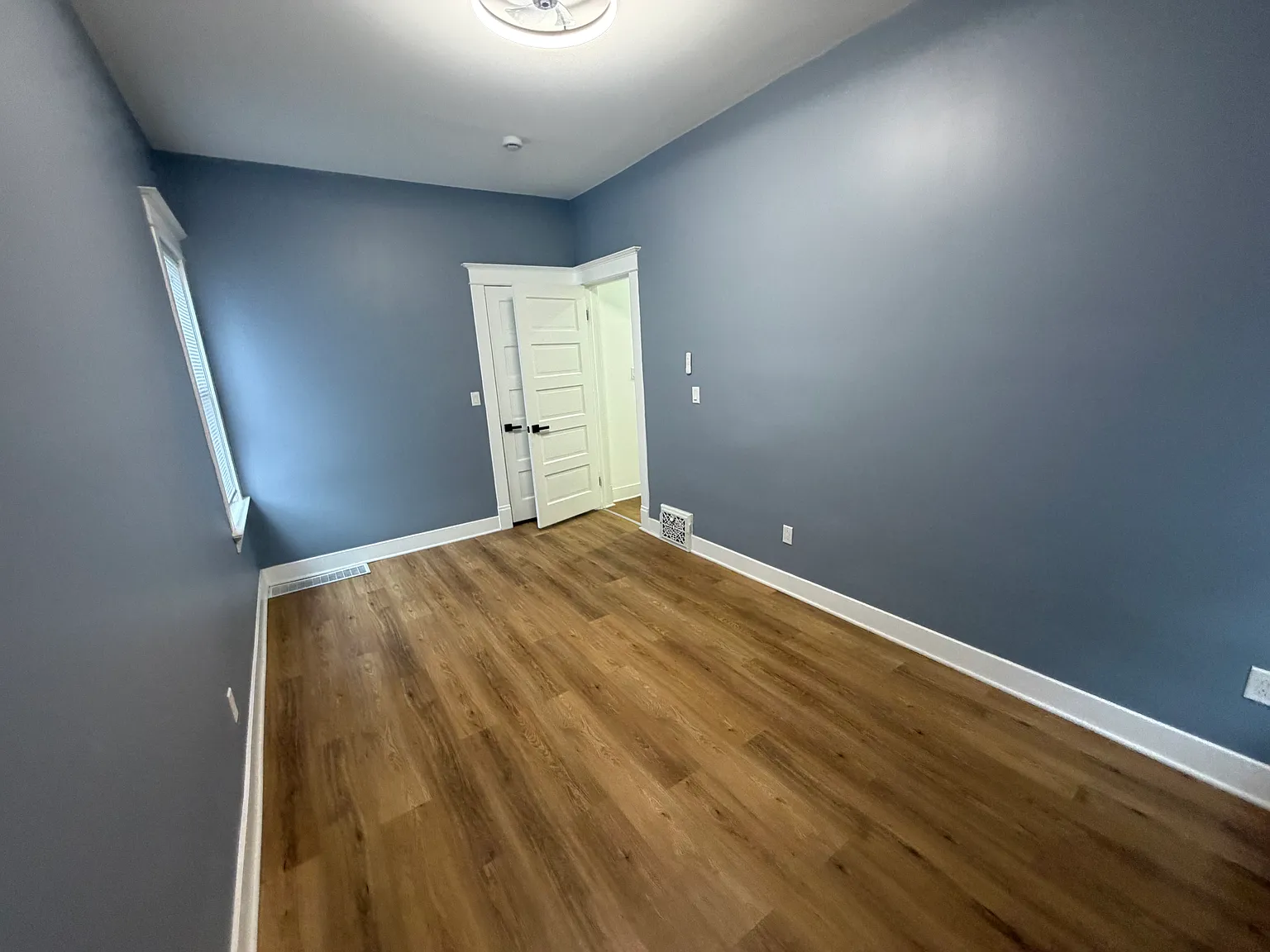 3 bed, $2,100 — Photo 2