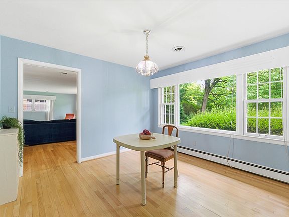 5th image of 2687 Apple Way