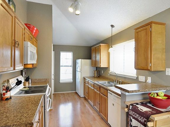 4th image of 1316 Marigold Dr