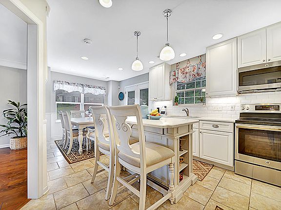 5th image of 3529 Branch Hill Ln