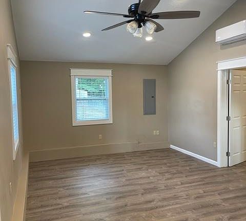 High ceilings, ceiling fan and recessed lighting.