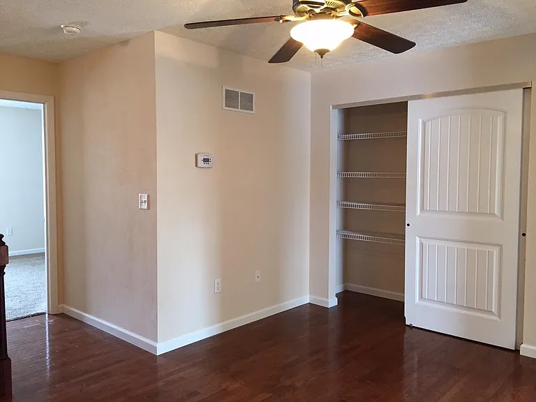 115 Waterpoint Dr — Photo 16