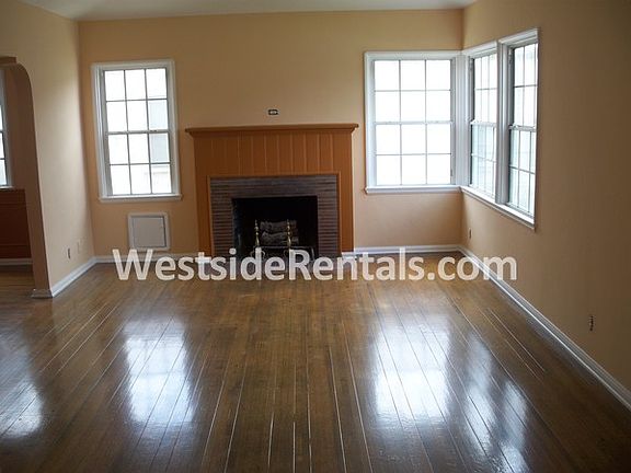 3rd image of 8406 Vicksburg Ave