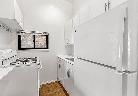 4th image of 221 E 33rd St APT 2D