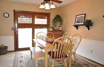3rd image of 1712 E Evergreen Ct