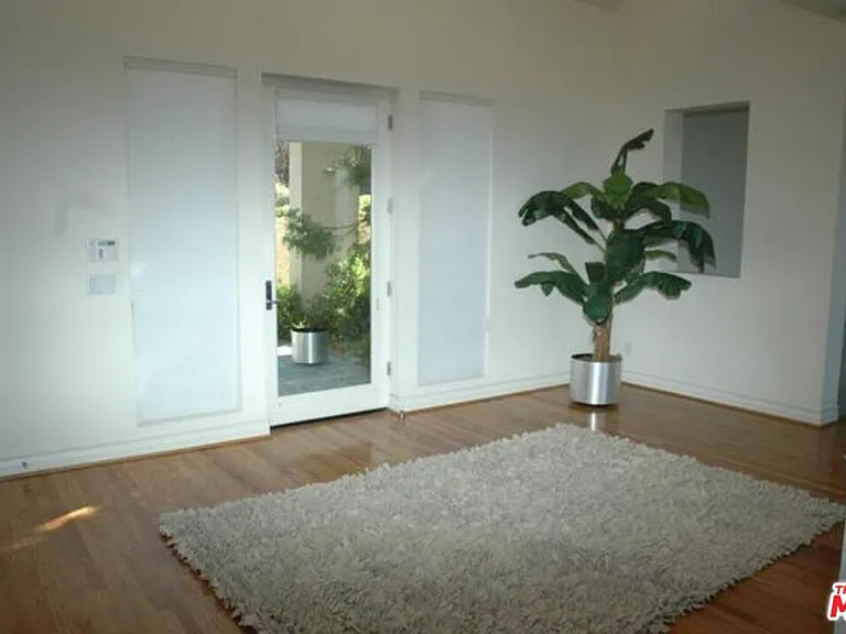 14445 Mulholland Dr — Photo 10
