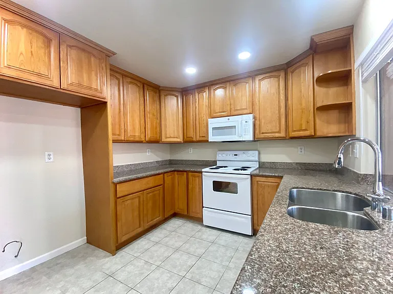 33025 Calistoga St — Photo 11