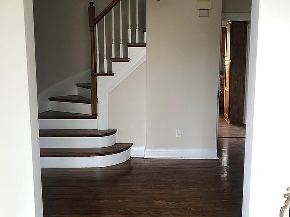 2nd image of 2552 Seneca Dr