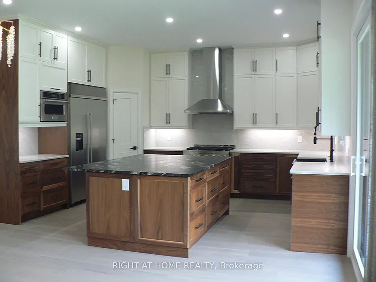13 Bell Park St — Photo 5