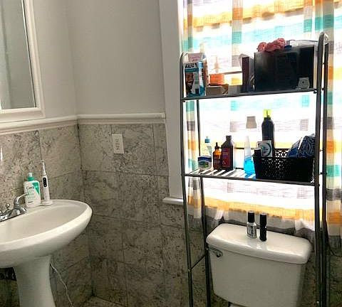 5th image of 526 E Waldburg St #526