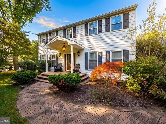 2nd image of 48 Bridle Brook Ln