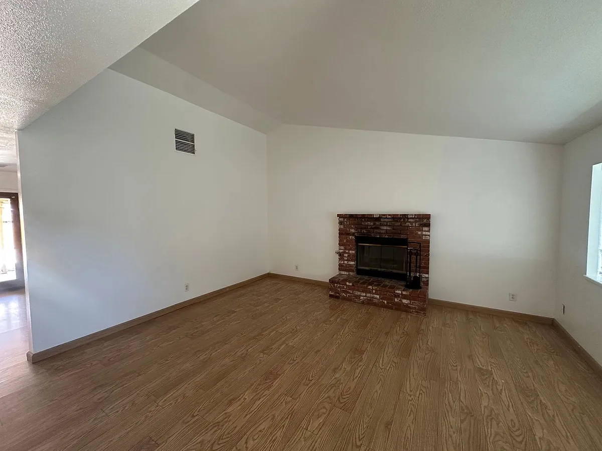 Building Photo - 431 Jacobs Ct