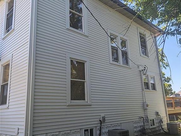 4th image of 220 E Main St