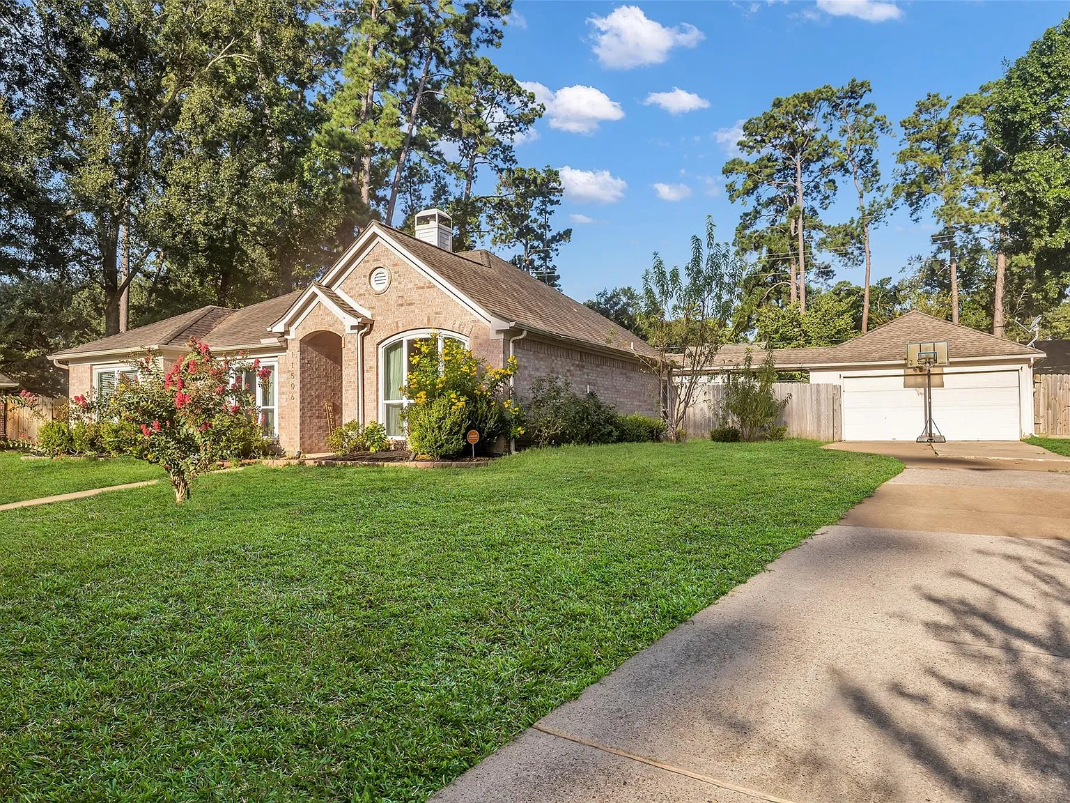 3 bed, 2.0 bath, 2124 sqft, $2,500 — Photo 3