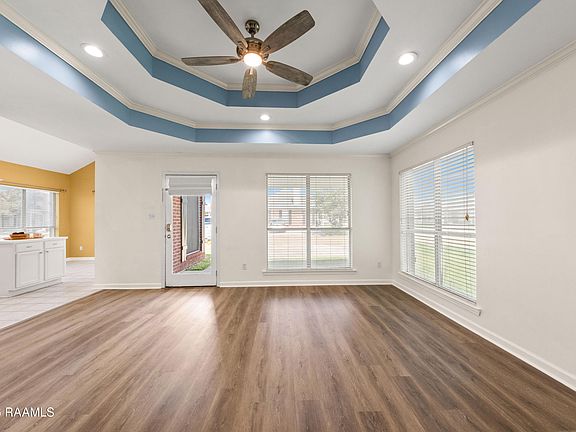 4th image of 108 Elsinore Cir