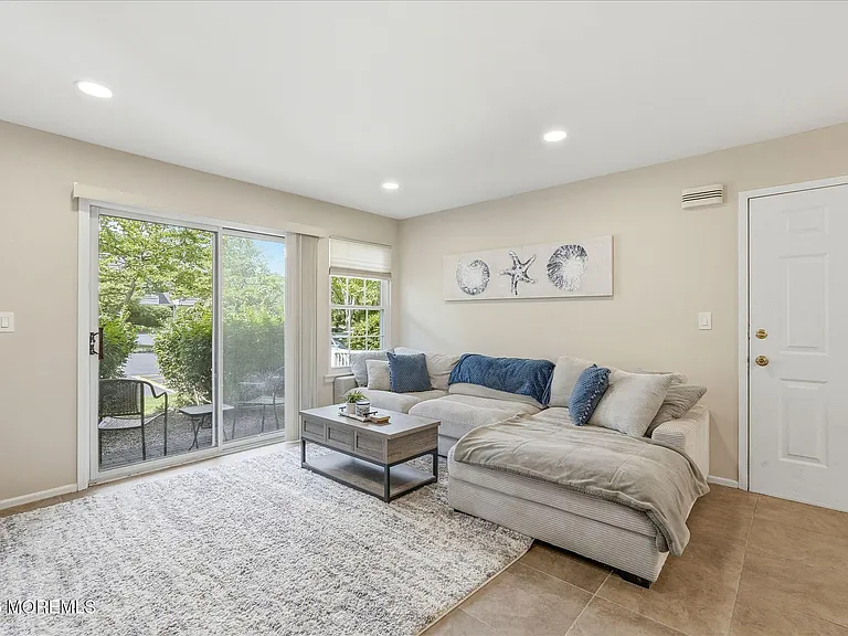17 Hackamore Ct — Photo 1