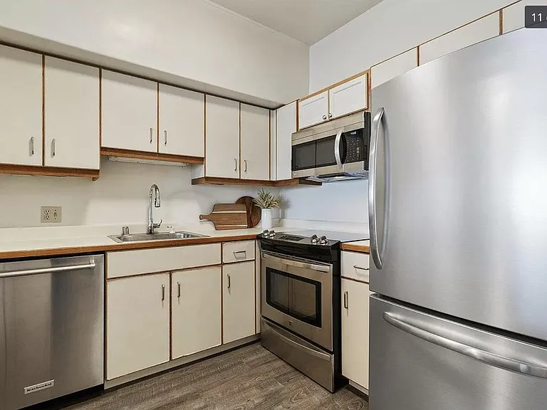 6363 Christie Ave — Photo 11