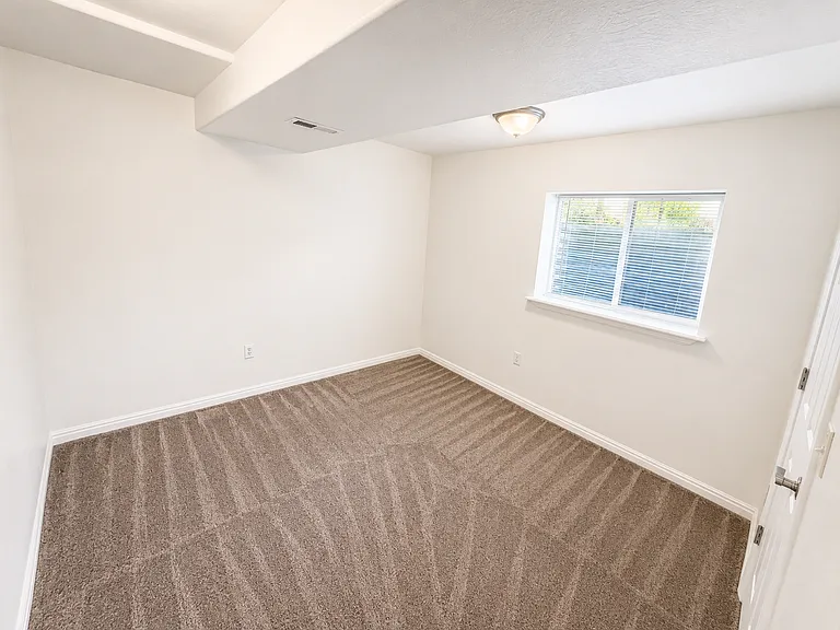 1564 E Hidden Valley Dr — Photo 29