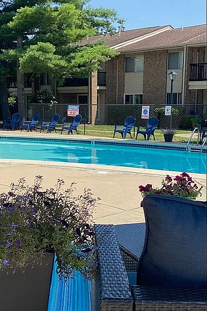 Hanover Court Apartments — Photo 4