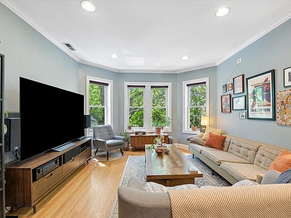 3rd image of 4105 N Lawndale Ave Unit 401