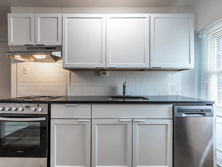519 N Euclid Ave — Photo 4
