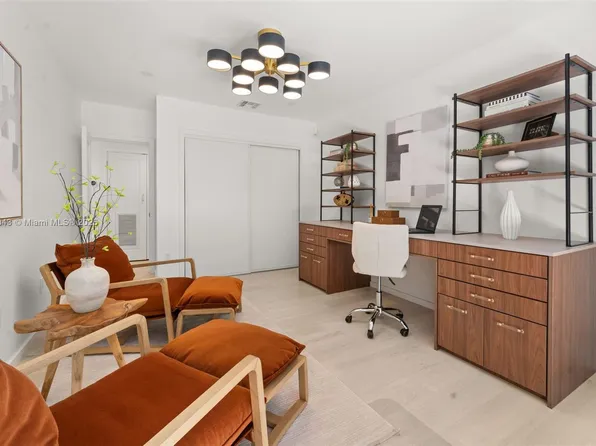 531 W 51st St, Miami Beach, FL 33140