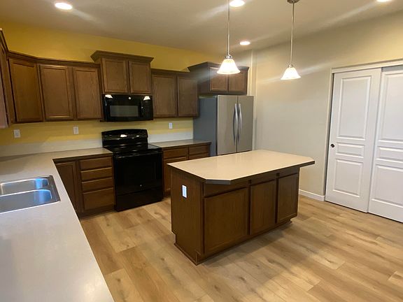 3rd image of 206 Chapra St