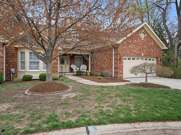 2nd image of 12303 Courtyard Lake Dr