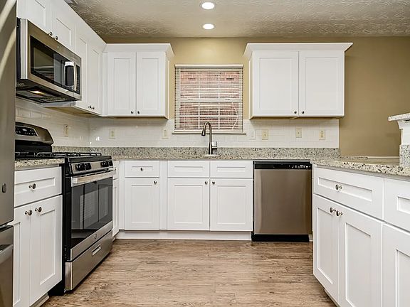 5th image of 185 Rankin Cir