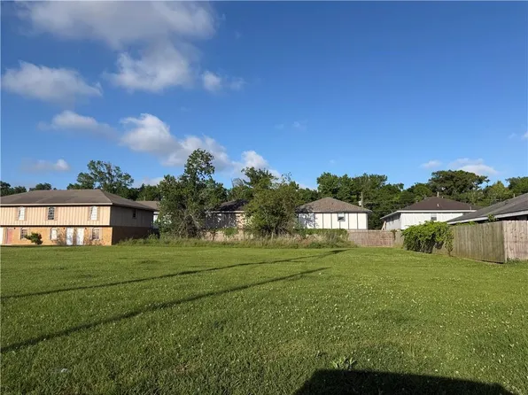 2617 Max Dr, Harvey, LA 70058