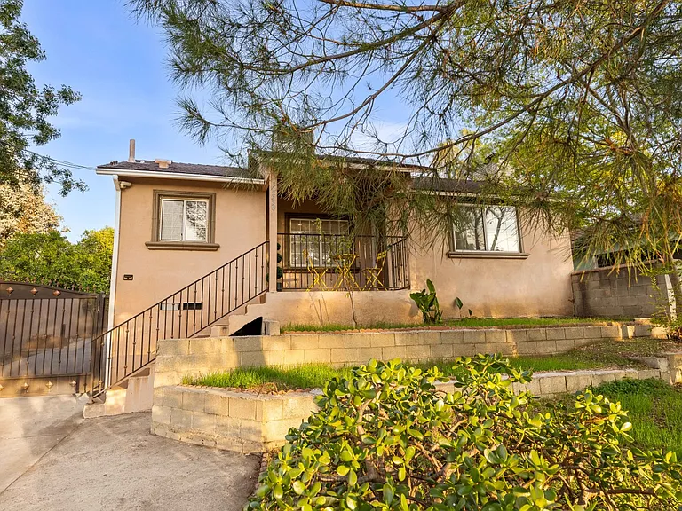 10554 Plainview Ave — Photo 4