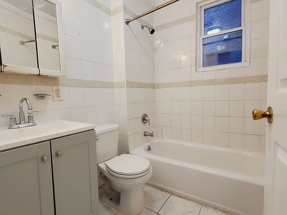 5th image of 262 Bergen Ave APT 2R