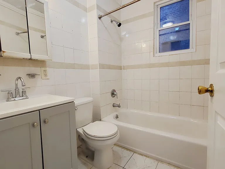 262 Bergen Ave #2R — Photo 5