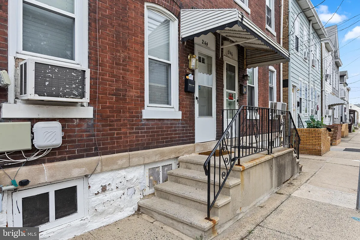 Building Photo - 244 Jersey St