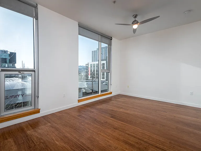Central Eastside Lofts | Westmoreland Living Room
