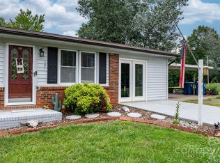 1691 Hill River Rd, Hiddenite, NC 28636