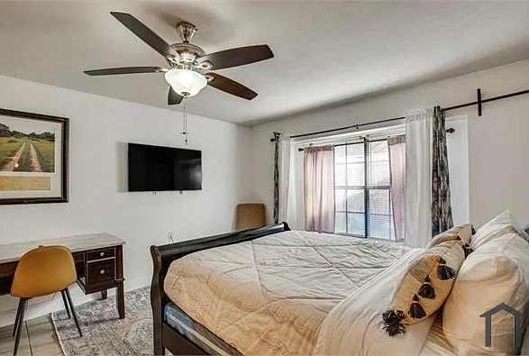 4701 Bayport Dr — Photo 10