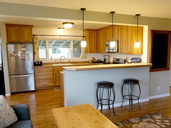 www.LamoureuxRealEstate.com