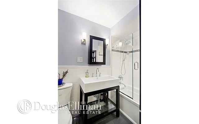 Sold by Douglas Elliman | media 21