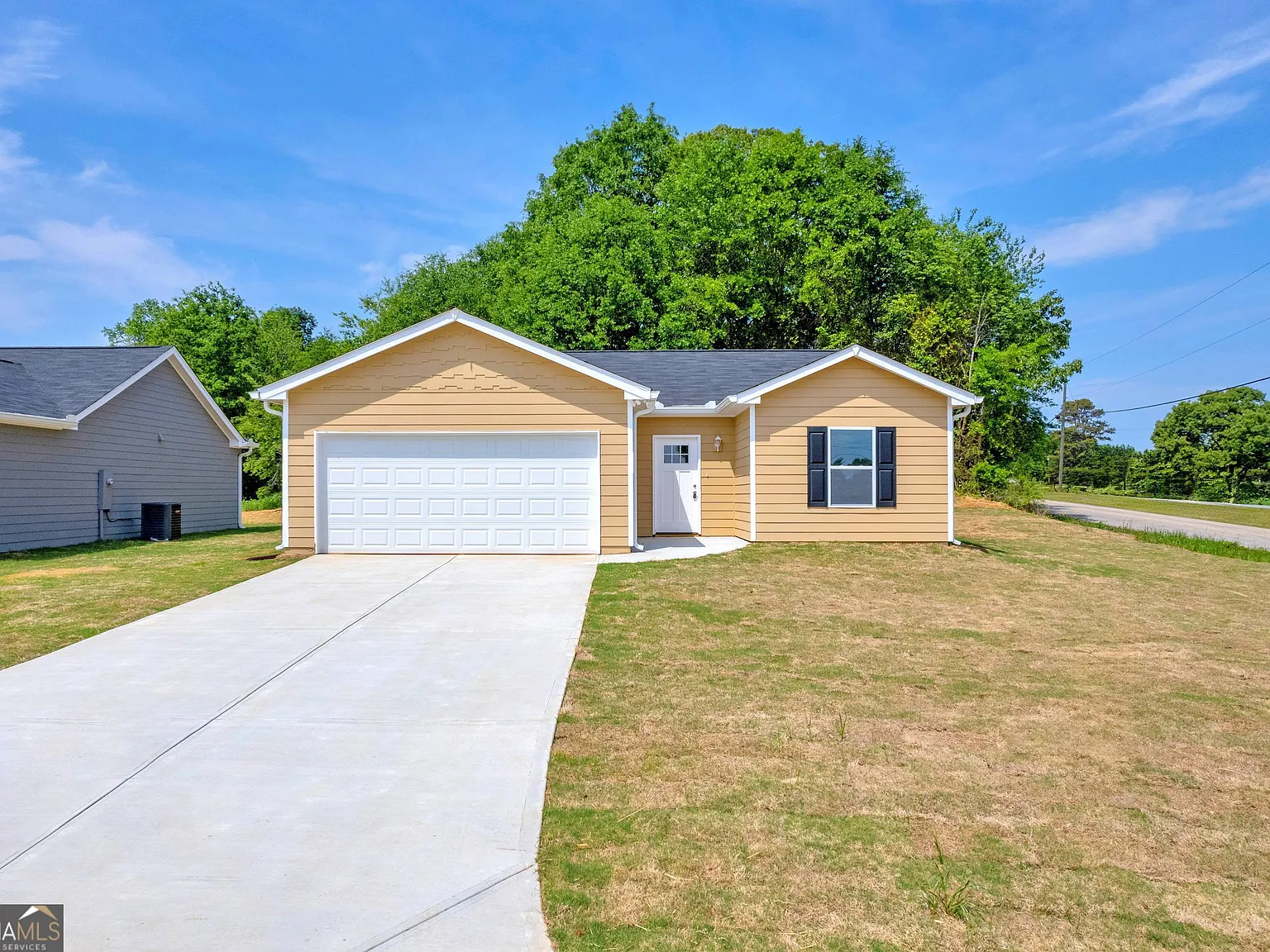 3 bed, 2.0 bath, 1400 sqft, $2,100 — Photo 2