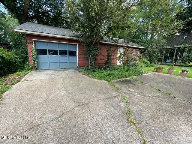 2nd image of 1338 Linden Pl
