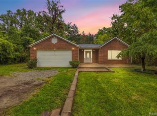25348 Orchard Lake Rd, Farmington Hills, MI 48336
