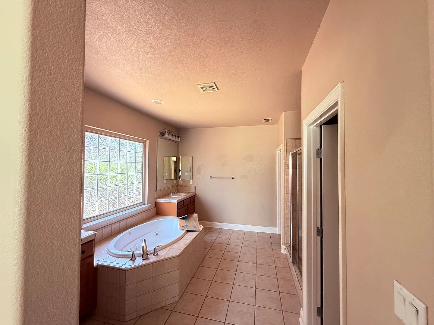 2212 Maloney — Photo 3