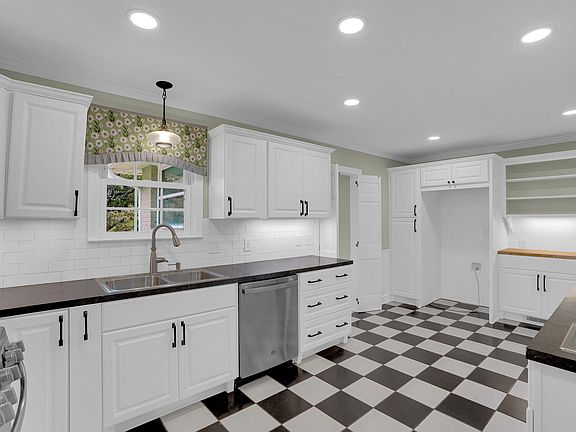 4th image of 904 Seminole Dr