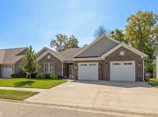 5645 Poplar Woods Ct, Columbus, IN 47203