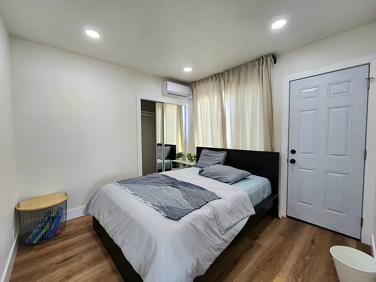 S Flower St — Photo 8